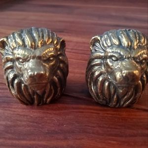 Salt and pepper shaker